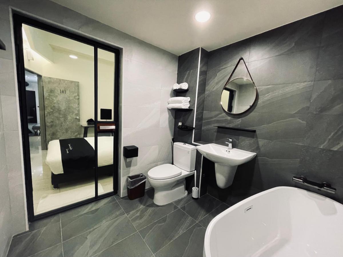 Six Seasons Inn - Qian He 타이난 외부 사진